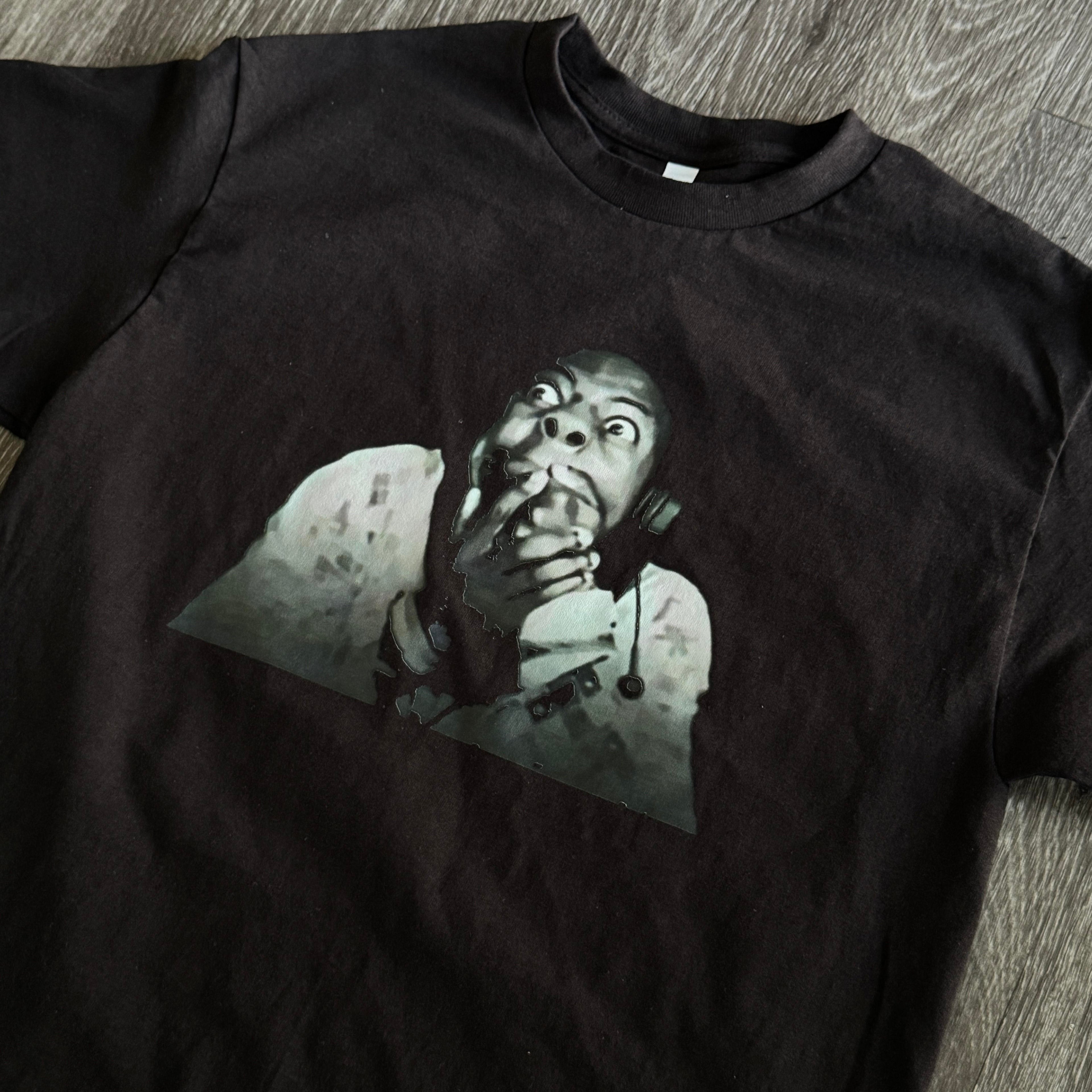 Speed Covering His Mouth Funny 100% Cotton T-Shirt